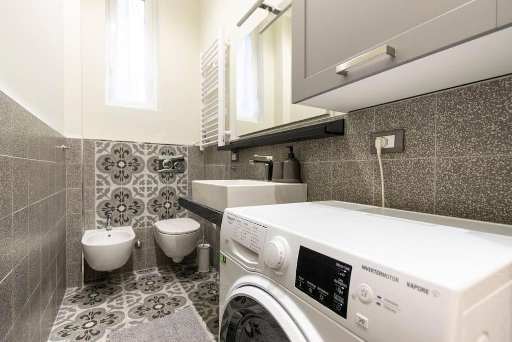 The Italian Design - 10 Minutes To Duomo Apartment Milan Luaran gambar