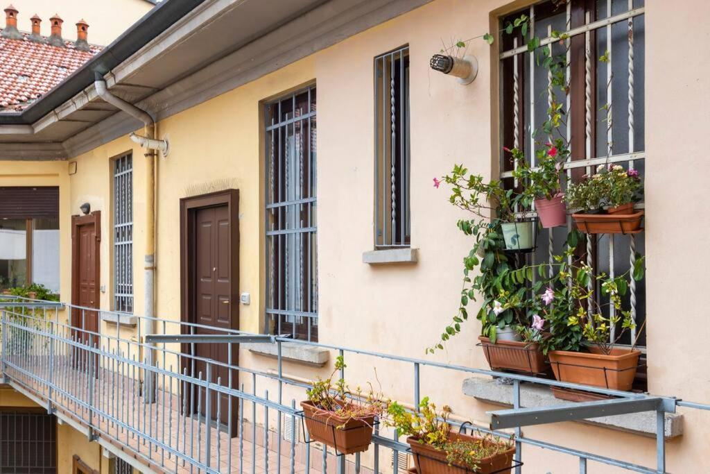 The Italian Design - 10 Minutes To Duomo Apartment Milan Luaran gambar