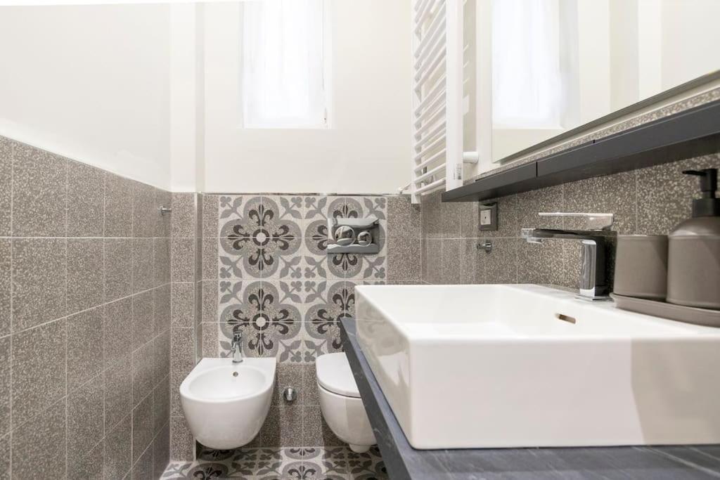 The Italian Design - 10 Minutes To Duomo Apartment Milan Luaran gambar
