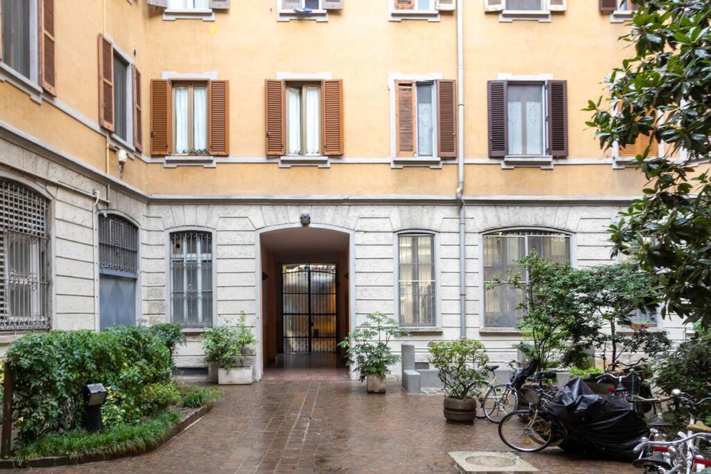 The Italian Design - 10 Minutes To Duomo Apartment Milan Luaran gambar